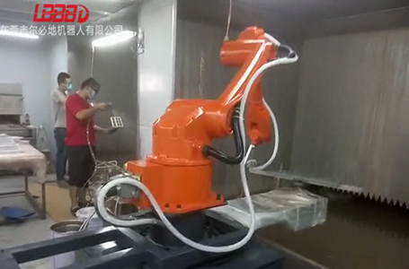 選用噴涂機器人需要注意的4個問題